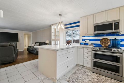 Photo 14 at 10 Pinecrest Circle, Cookstown, Innisfil