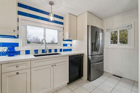 Photo 15 at 10 Pinecrest Circle, Cookstown, Innisfil