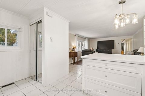 Photo 16 at 10 Pinecrest Circle, Cookstown, Innisfil