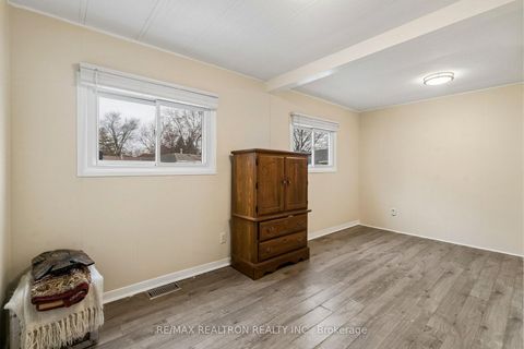 Photo 25 at 10 Pinecrest Circle, Cookstown, Innisfil