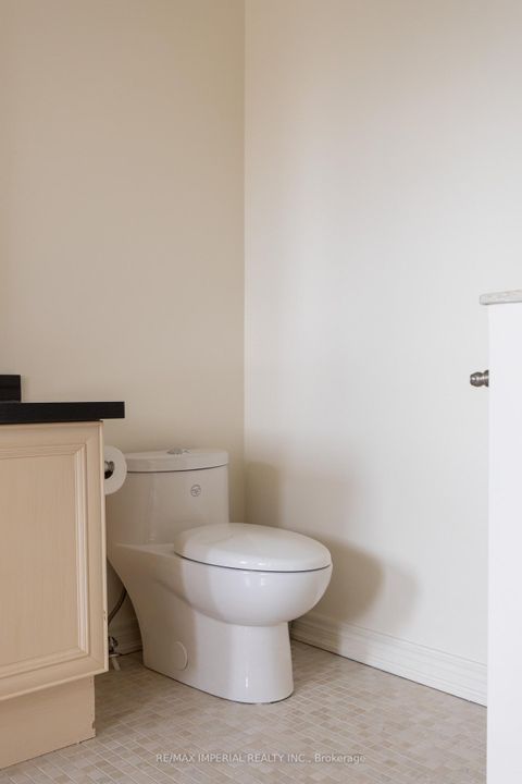 Photo 26 at 16 Carriage House Court, Jefferson, Richmond Hill