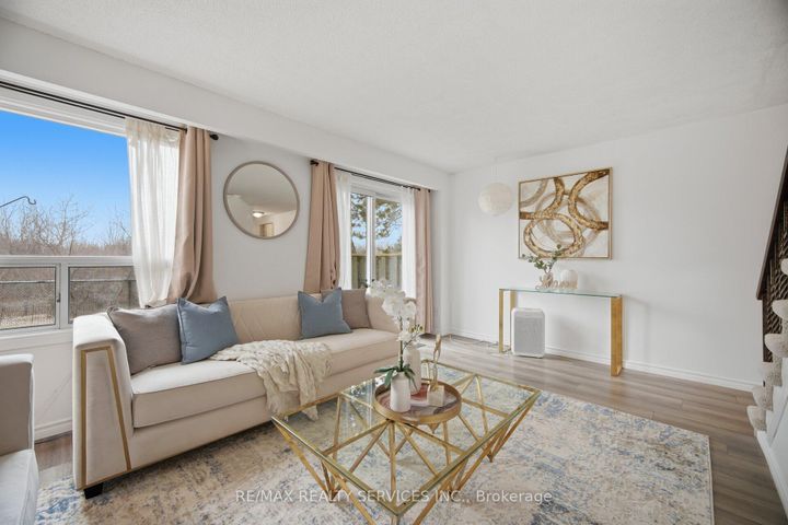 Photo 16 at 27 - 27 Dawson Crescent, Brampton North, Brampton