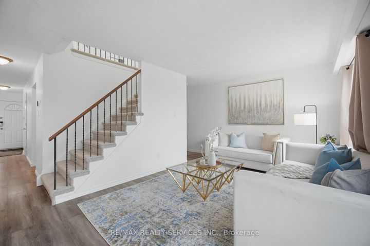 Photo 18 at 27 - 27 Dawson Crescent, Brampton North, Brampton