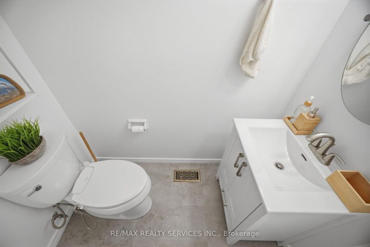 Photo 25 at 27 - 27 Dawson Crescent, Brampton North, Brampton