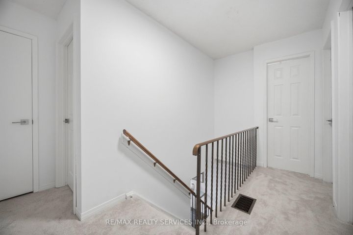 Photo 27 at 27 - 27 Dawson Crescent, Brampton North, Brampton