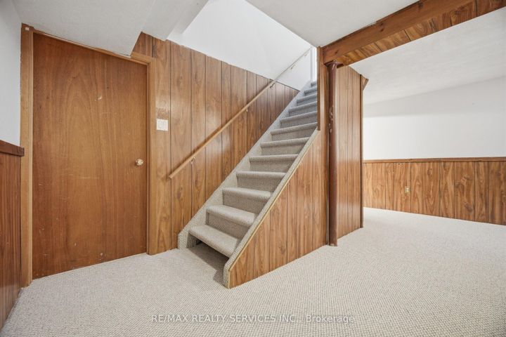 Photo 31 at 27 - 27 Dawson Crescent, Brampton North, Brampton