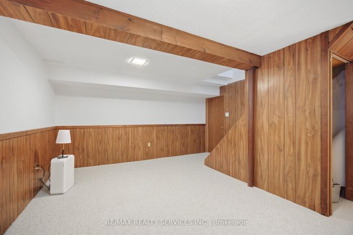 Photo 32 at 27 - 27 Dawson Crescent, Brampton North, Brampton