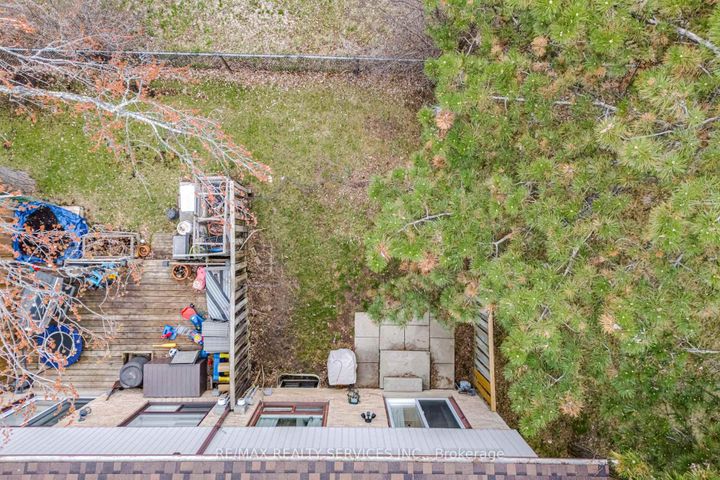 Photo 40 at 27 - 27 Dawson Crescent, Brampton North, Brampton