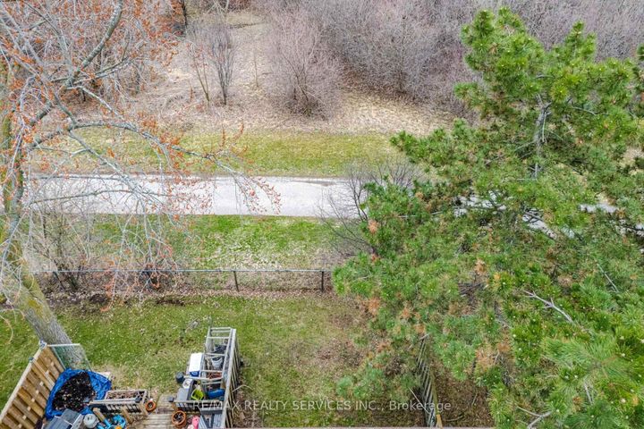 Photo 42 at 27 - 27 Dawson Crescent, Brampton North, Brampton