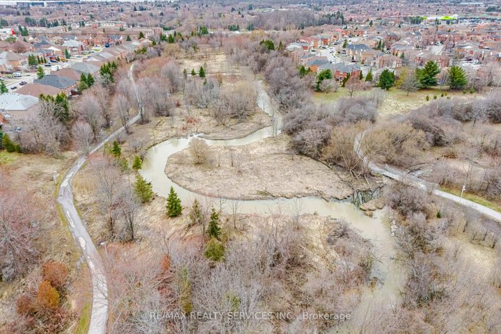 Photo 46 at 27 - 27 Dawson Crescent, Brampton North, Brampton