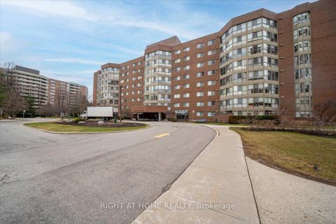 Photo 1 at 703 - 5 Weldrick Road W, North Richvale, Richmond Hill