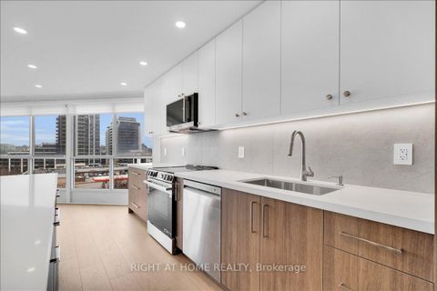 Photo 8 at 703 - 5 Weldrick Road W, North Richvale, Richmond Hill