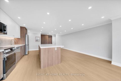 Photo 10 at 703 - 5 Weldrick Road W, North Richvale, Richmond Hill