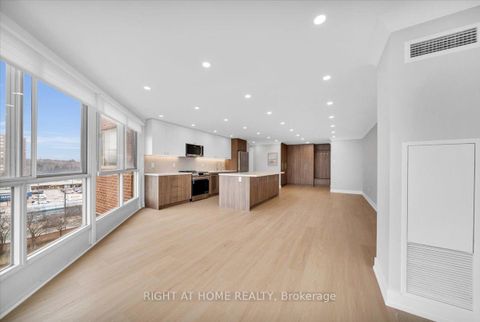 Photo 11 at 703 - 5 Weldrick Road W, North Richvale, Richmond Hill