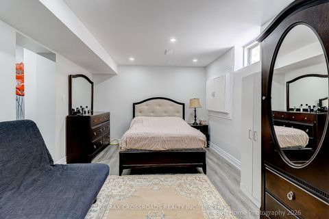 Photo 17 at 80 Lois Drive, Islington Woods, Vaughan