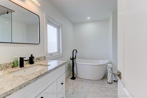 Photo 18 at 80 Lois Drive, Islington Woods, Vaughan