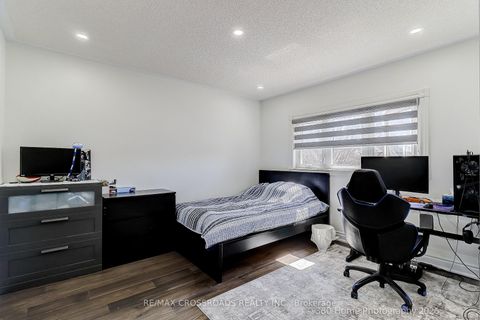 Photo 23 at 80 Lois Drive, Islington Woods, Vaughan