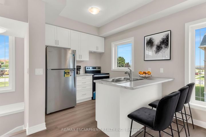 Photo 10 at 57 - 19 Picardy Drive, Stoney Creek Mountain, Hamilton