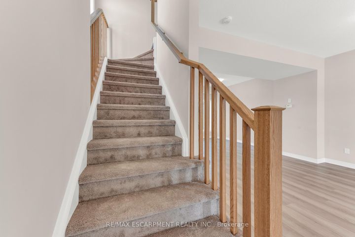 Photo 15 at 57 - 19 Picardy Drive, Stoney Creek Mountain, Hamilton