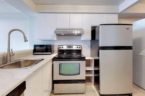 Photo 11 at 208 - 175 Cedar Avenue, Harding, Richmond Hill