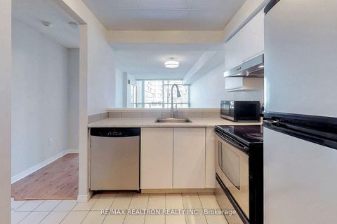 Photo 14 at 208 - 175 Cedar Avenue, Harding, Richmond Hill