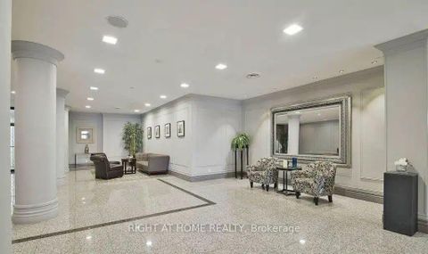 Photo 3 at 905 - 7 Bishop Avenue, Newtonbrook East, Toronto