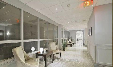 Photo 4 at 905 - 7 Bishop Avenue, Newtonbrook East, Toronto