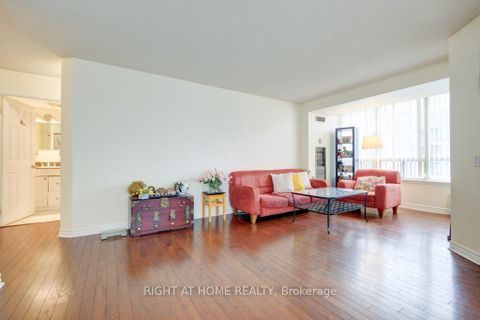 Photo 7 at 905 - 7 Bishop Avenue, Newtonbrook East, Toronto