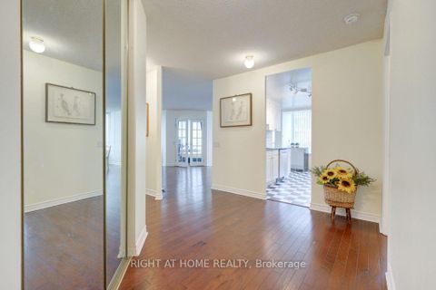 Photo 8 at 905 - 7 Bishop Avenue, Newtonbrook East, Toronto