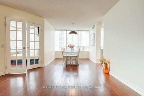 Photo 9 at 905 - 7 Bishop Avenue, Newtonbrook East, Toronto