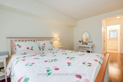 Photo 18 at 905 - 7 Bishop Avenue, Newtonbrook East, Toronto