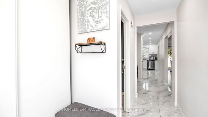 Photo 6 at 52 - 1290 Bridletowne Circle, L'Amoreaux, Toronto