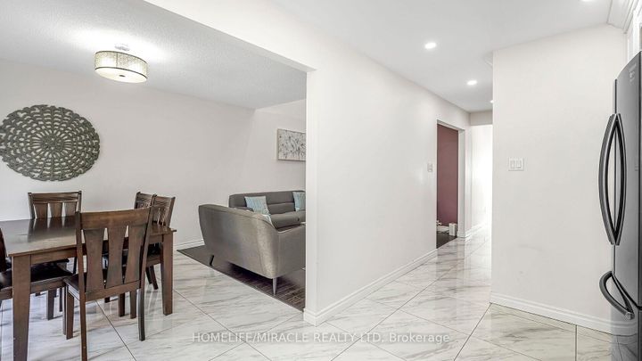 Photo 18 at 52 - 1290 Bridletowne Circle, L'Amoreaux, Toronto