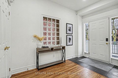 Photo 1 at 423 Manor Road E, Mount Pleasant East, Toronto