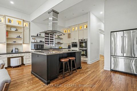 Photo 4 at 423 Manor Road E, Mount Pleasant East, Toronto