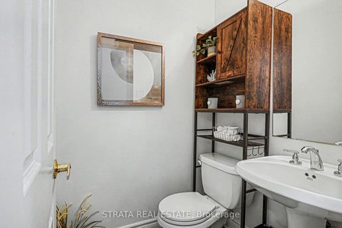 Photo 11 at 423 Manor Road E, Mount Pleasant East, Toronto