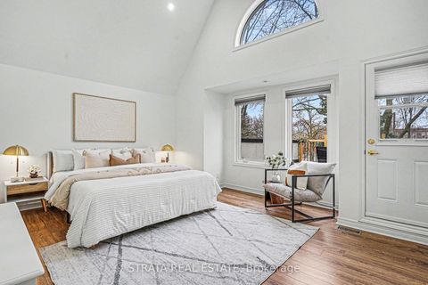 Photo 13 at 423 Manor Road E, Mount Pleasant East, Toronto