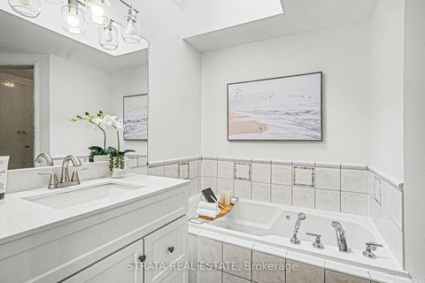 Photo 15 at 423 Manor Road E, Mount Pleasant East, Toronto