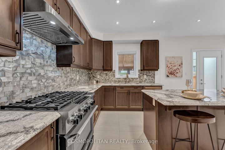 Photo 4 at 10 Loomis Road, Northwest Brampton, Brampton