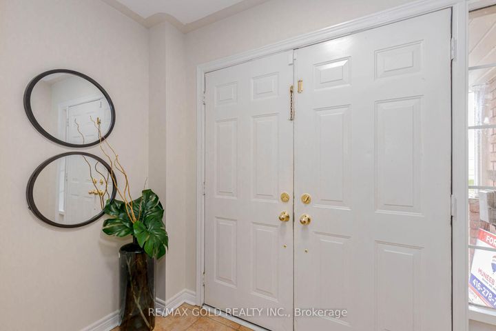 Photo 5 at 154 Brussels Avenue, Wellington, Brampton