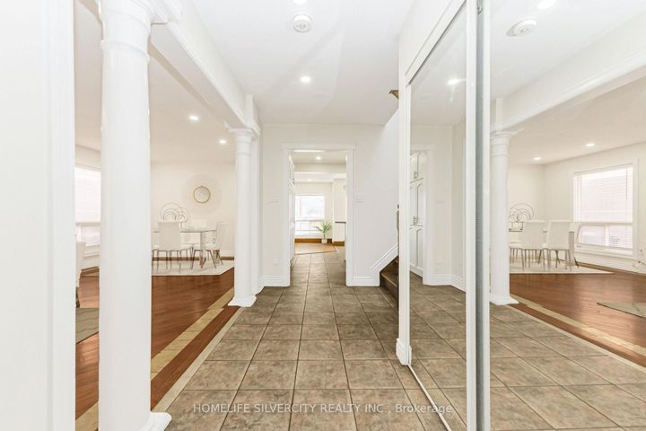 Photo 7 at 19 Vintage Gate, Fletcher's Creek Village, Brampton