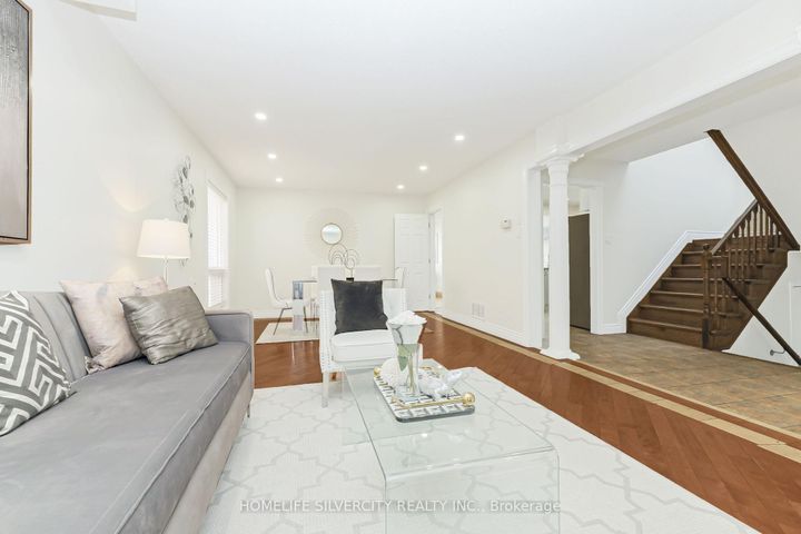 Photo 8 at 19 Vintage Gate, Fletcher's Creek Village, Brampton