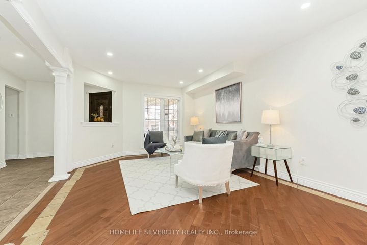 Photo 9 at 19 Vintage Gate, Fletcher's Creek Village, Brampton