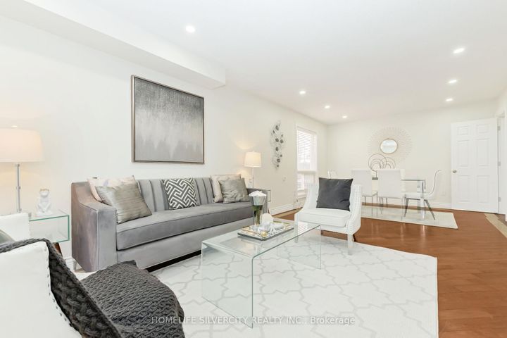 Photo 11 at 19 Vintage Gate, Fletcher's Creek Village, Brampton