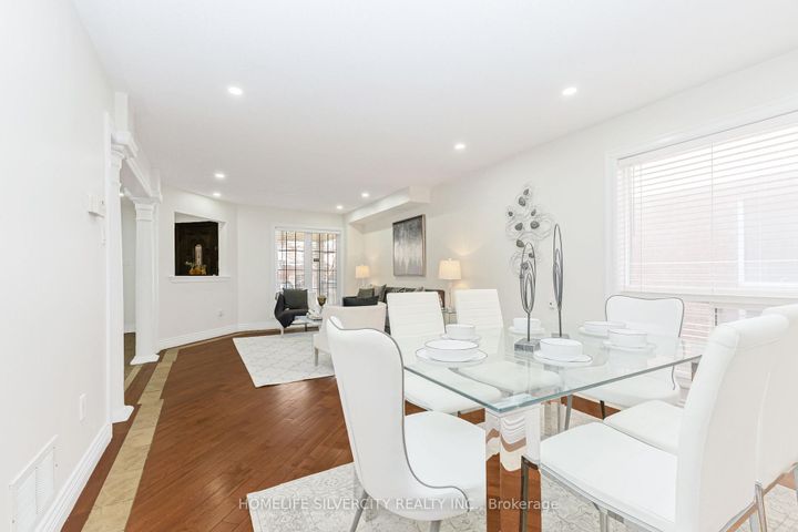 Photo 12 at 19 Vintage Gate, Fletcher's Creek Village, Brampton