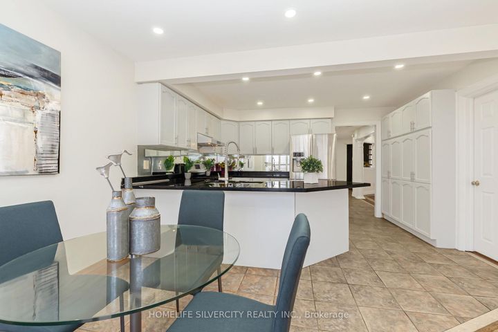 Photo 14 at 19 Vintage Gate, Fletcher's Creek Village, Brampton