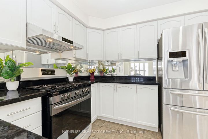 Photo 19 at 19 Vintage Gate, Fletcher's Creek Village, Brampton