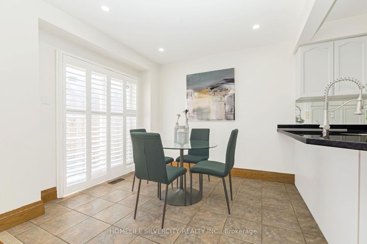 Photo 20 at 19 Vintage Gate, Fletcher's Creek Village, Brampton