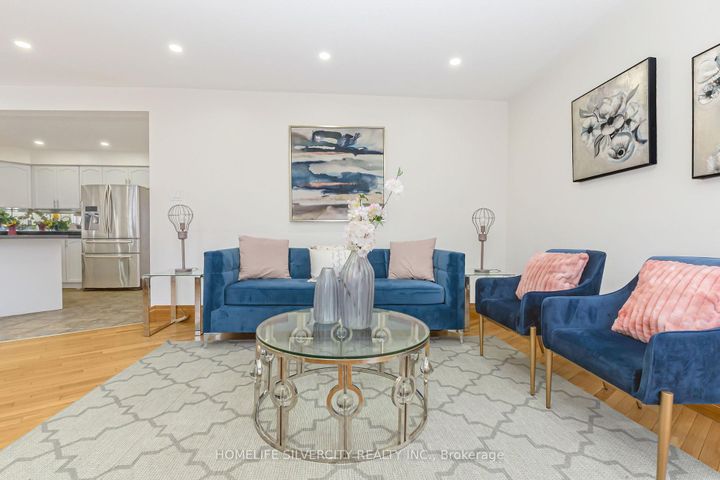 Photo 23 at 19 Vintage Gate, Fletcher's Creek Village, Brampton