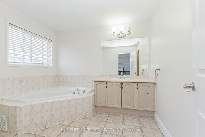 Photo 28 at 19 Vintage Gate, Fletcher's Creek Village, Brampton